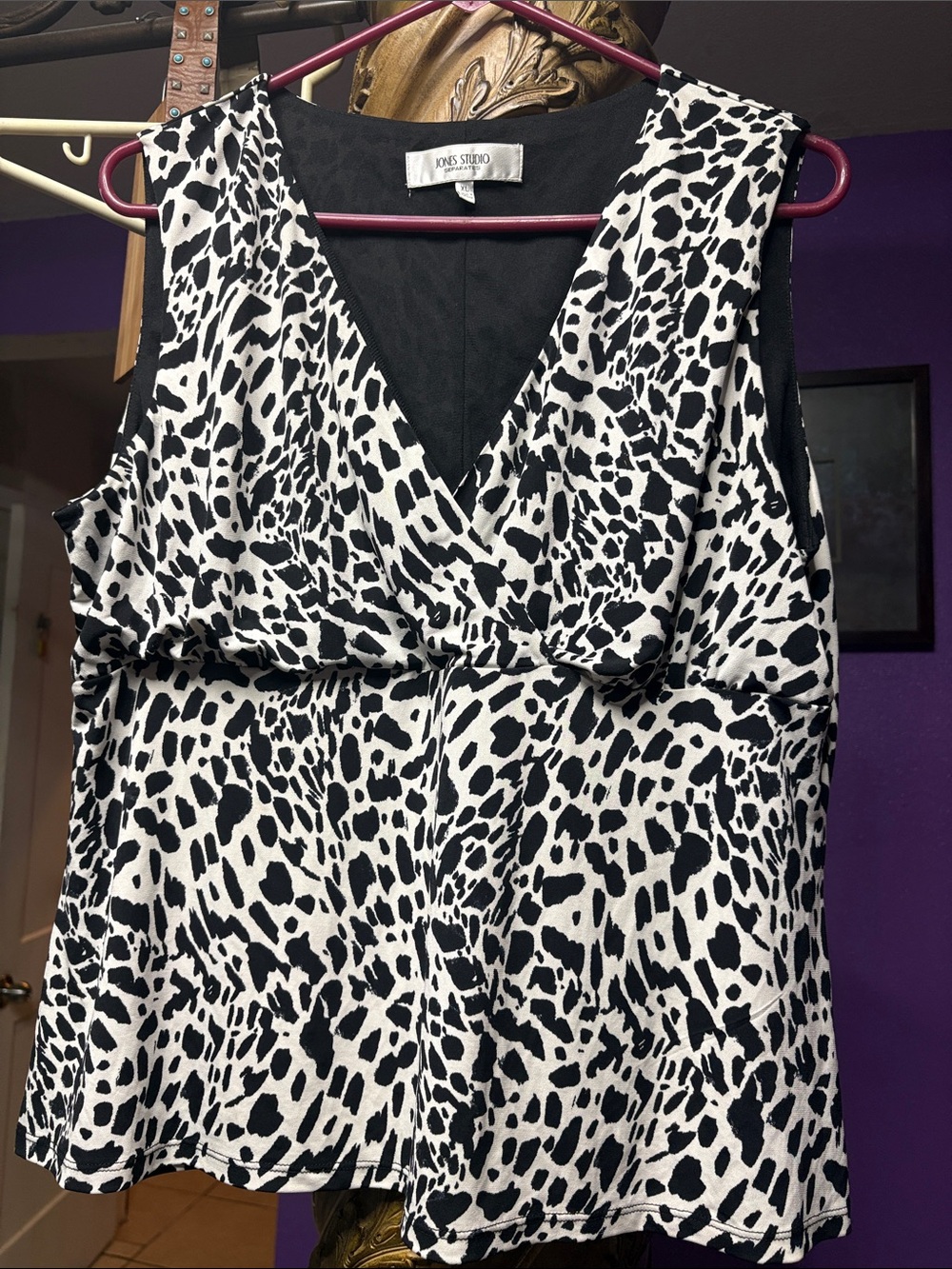 Jones Studio Animal Print V-Neck Blouse in Black & White Size XL